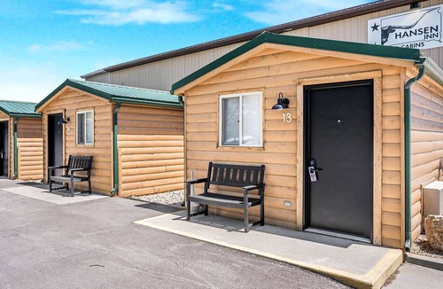Pinnacles Entrance Badlands Cabin | Charming Renovated Ground-Level Cabin with Quiet Setting Near Wall Drug – Wall, South Dakota