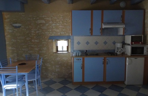 Montignac House | Charming Restored Small Barn