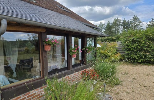 Contres Cottage | Charming Restored Barn with Tennis, Near Loire Castles & ZooParc de Beauval, Pet-Friendly, Sleeps 3