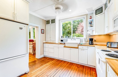 Adelma Beach House | Charming restored dog-friendly farmhouse near Sequim Bay