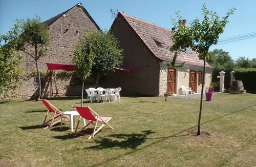 Maillet Cottage | Charming Restored House with Private Garden in Quiet Berry Hamlet
