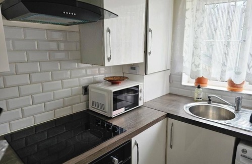 Stratford Apartment | Charming Retreat for 6 People