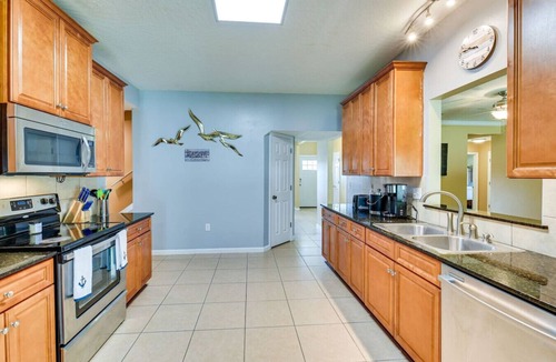 Crestview House | Charming Retreat l Wifi 6 Beds Near Twin Hills