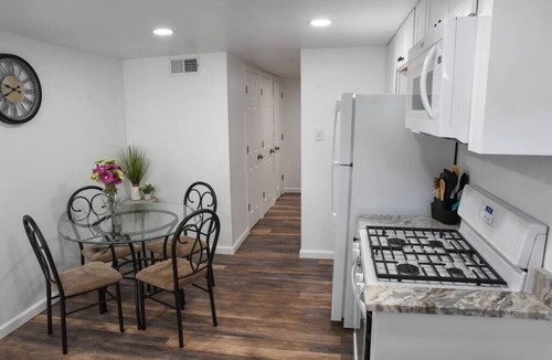 Mount Washington Apartment | Charming Retreat-Private Parking & Prime Location