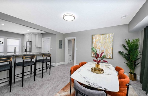 Shaker Heights House | Charming Retreat in the Heart of Shaker Heights.Your Perfect Home Away from Home