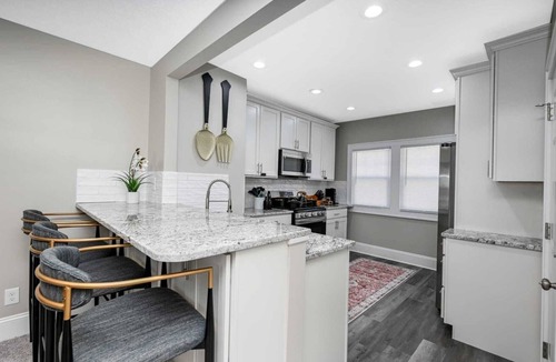 Shaker Heights House | Charming Retreat in the Heart of Shaker Heights.Your Perfect Home Away from Home
