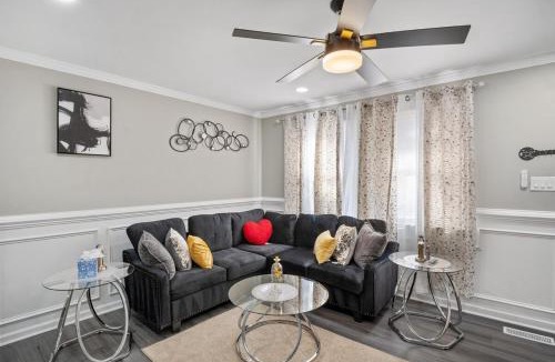 Chesterfield Court House House | Charming Retreat with Pool Table in Chesterfield!