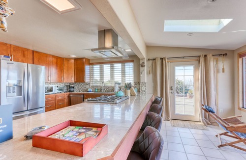Humboldt Hill House | Charming retreat with sweeping views of the bay and ocean Private BBQ/patio