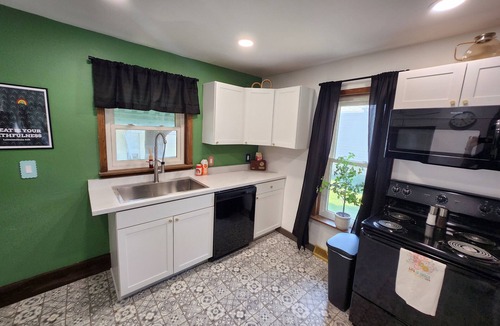Le Mars House | Charming retro 3-bedroom retreat in Le Mars w/Game Room