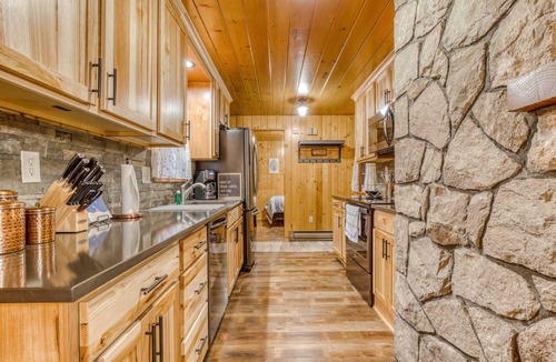 Mount Hood Village Cabin | Charming, riverfront cabin with fireplace - dog-friendly