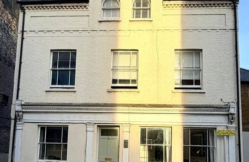 Richmond-upon-Thames Apartment | Charming riverside apartment