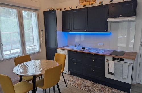 Montargis Cottage | Charming Riverside Cottage Near Montargis with Nature & City Access