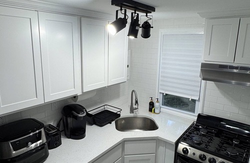 Pond Eddy House | Charming Riverside Cottage with Private Delaware River Access with WiFi, AC