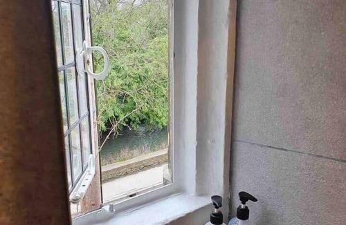 Bibury House | Charming riverside cottage. Opposite the famous Arlington Row!