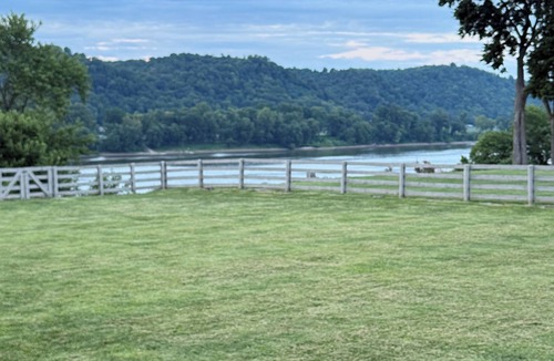Carrollton House | Charming Riverside Getaway in Carrollton, KY