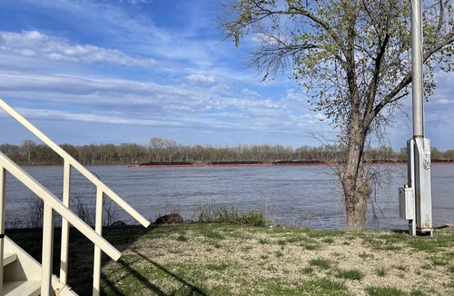 Evansville Cottage | Charming Riverview Cottage with AC in Evansville