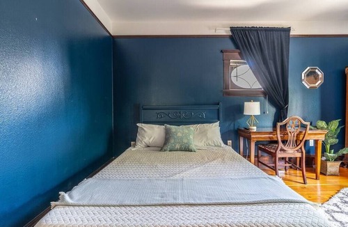 Broadway Hotel | Charming Room in Historic Inn with Parking - Rm 4