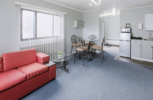 Riverview Apartment | Charming Room w/Private Bath & Wi-fi in Brownstown!