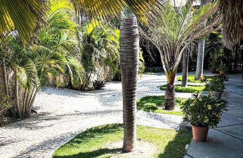Parajuru House | Charming room with AC and open garden bathroom