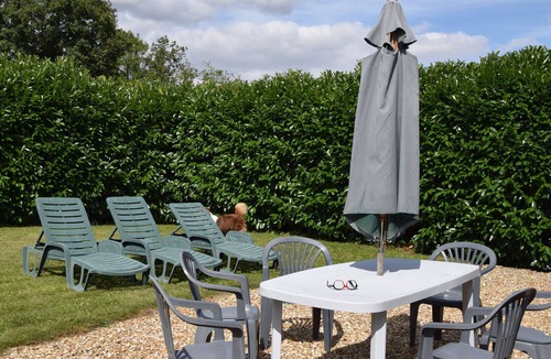 Montireau Cottage | Charming Rural Retreat: Sleeps 10, Fireplace, Garden, BBQ, Pet-Friendly, Near Forest & Trails