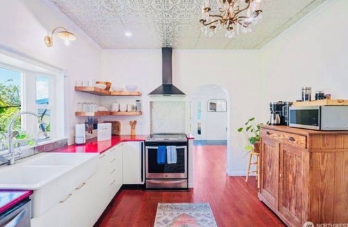 Union House | Charming Rustic 3-Bedroom House with AC and Spectacular Views