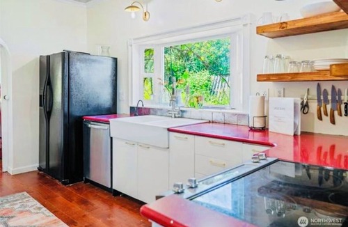 Union House | Charming Rustic 3-Bedroom House with AC and Spectacular Views