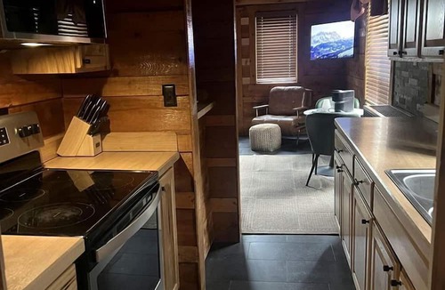 Big Lake Cabin | Charming Rustic Cabin Retreat with Lake Views & Private Deck Near Big Lake Adventures in Wasilla, Alaska