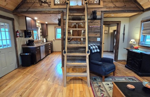 Dahlonega Cabin | Charming rustic cabin with loft bed, fire pit and creek in beautiful Dahlonega