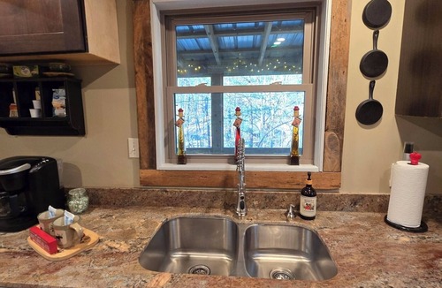 Dahlonega Cabin | Charming rustic cabin with loft bed, fire pit and creek in beautiful Dahlonega