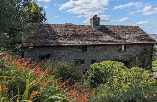 Westbrook Court Cottage | Charming Rustic Cottage