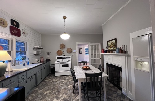Saluda House | Charming, rustic Farmhouse. 2 mi. from Tin Roof Farms Venue. 39 mi. to Masters.