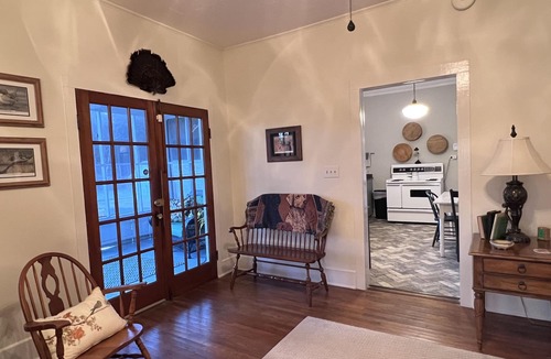 Saluda House | Charming, rustic Farmhouse. 2 mi. from Tin Roof Farms Venue. 39 mi. to Masters.