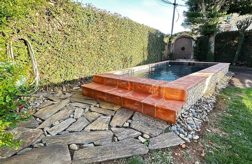 Riumors House | Charming Rustic House – Luxury Masía with Private Garden, Pool, Wi-Fi & Air Conditioning