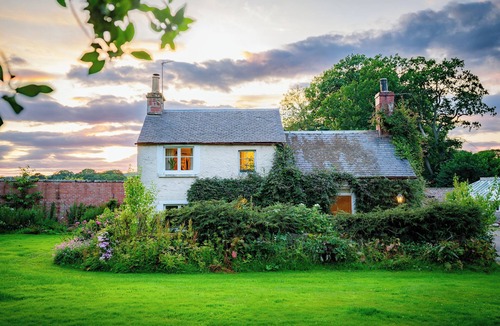 Blairgowrie House | Charming, rustic & well equipped garden cottage