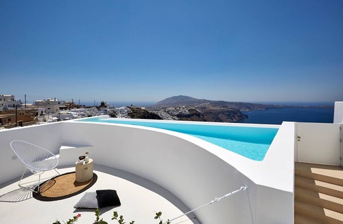 Imerovigli Villa | Charming Santorini Apartment | Gaderois Apartment | 2 Bedrooms