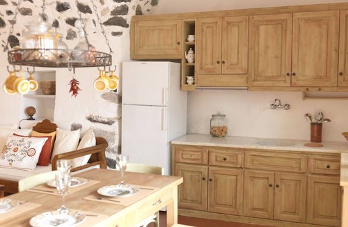 Exo Gonia Villa | Charming Santorini Villa | Pori House | 1 Bedroom | Rustic & Traditional