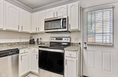 Savannah House | Charming Savannah Vacation Rental w/Game Room!
