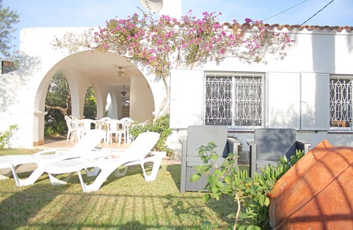 Vilafortuny Villa | Charming seafront villa