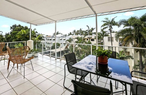 Trinity Beach Apartment | Charming Seaside Apartment with Balcony & Pool, Steps from Trinity Beach