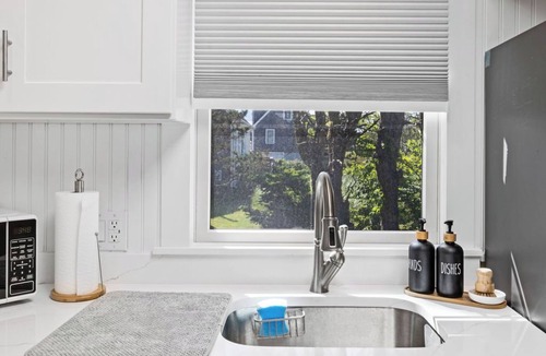 East Sandwich Cottage | Charming Seaside Cottage Sleeps 9 with WiFi, AC, 2 Min Walk to a Private Beach