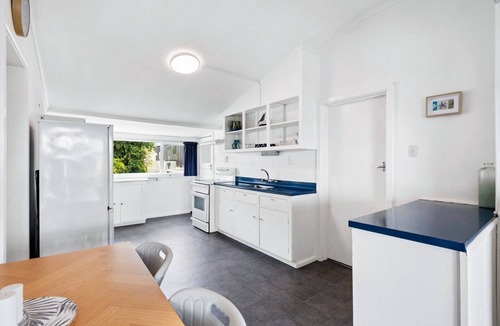 Ahuriri House | Charming seaside cottage in Napier's best beach location
