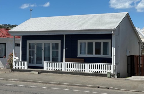 Ahuriri House | Charming seaside cottage in Napier's best beach location