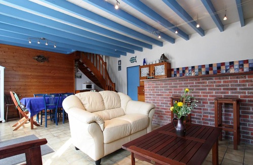 Saint-Marcouf Cottage | Charming seaside cottage with private parking and terrace
