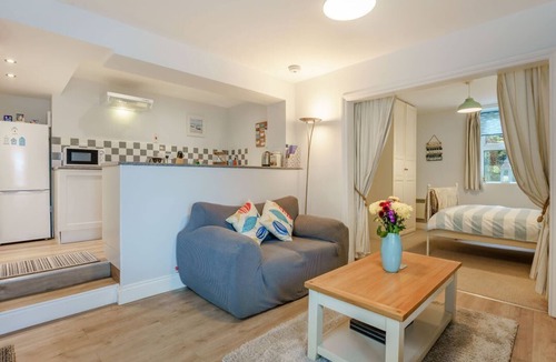 Ventnor Apartment | Charming Seaside Studio Flat in Ventnor