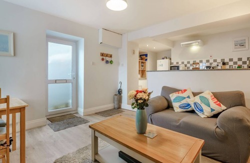 Ventnor Apartment | Charming Seaside Studio Flat in Ventnor