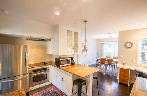 Lake City House | Charming Seattle Lake View House plus Studio