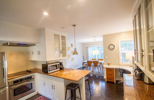 Lake City House | Charming Seattle Lake View House plus Studio