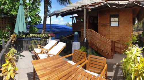 Coron Town Proper Ski Chalet | Charming seaview chalet with AC, kitchen, downtown