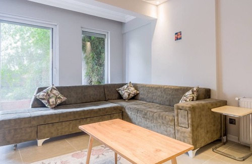 Yenikoy Mahallesi Apartment | Charming Seaview Flat, Garden, 2min to Shore