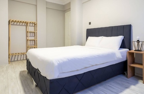 Yenikoy Mahallesi Apartment | Charming Seaview Flat, Garden, 2min to Shore